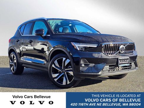 Used 2025 Volvo XC40 B5 Plus w/ Climate Package image 1
