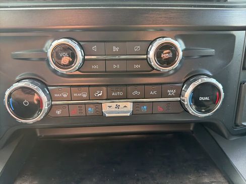 Used 2023 Ford F350 Lariat w/ FX4 Off-Road Package image 40