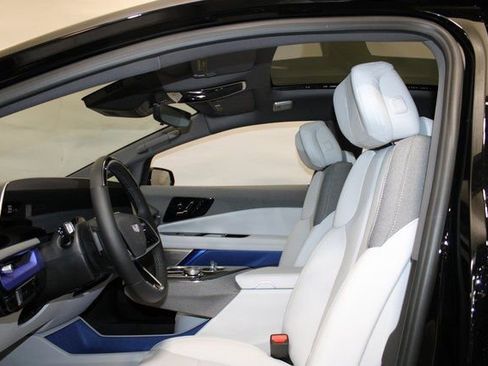 New 2026 Cadillac Optiq Luxury 1 image 5