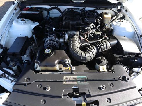 Used 2006 Ford Mustang Convertible image 26