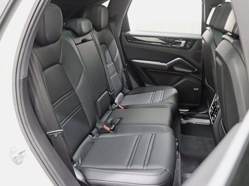 Used 2021 Porsche Cayenne S image 30