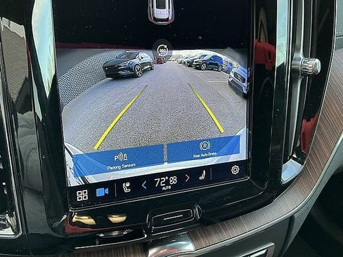 Certified 2023 Volvo XC60 B5 Ultimate w/ Climate Package image 26