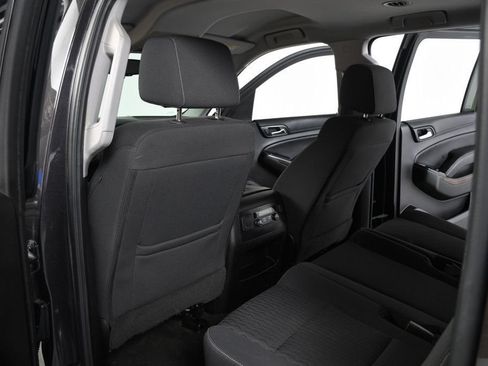 Used 2017 Chevrolet Suburban LS RWD image 32