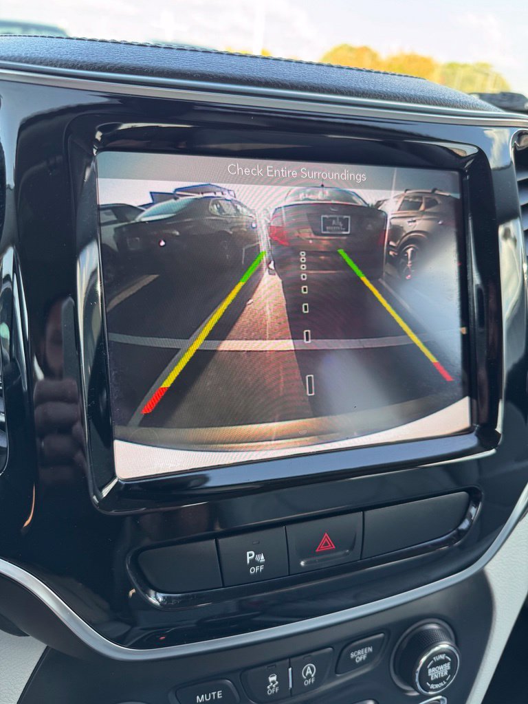 Used 2019 Jeep Cherokee Limited FWD image 19