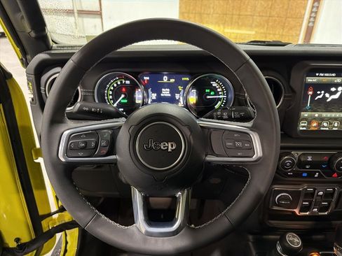 Used 2023 Jeep Wrangler Unlimited Sahara image 11