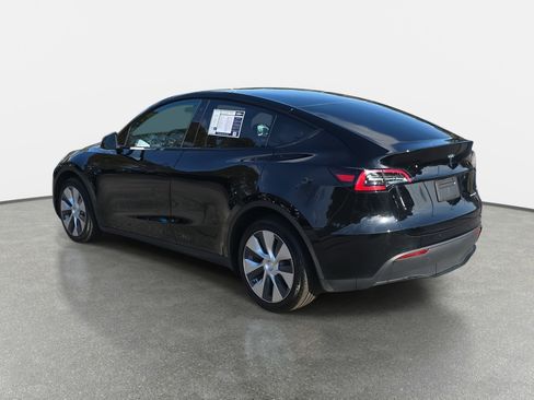 Used 2023 Tesla Model Y Long Range image 7