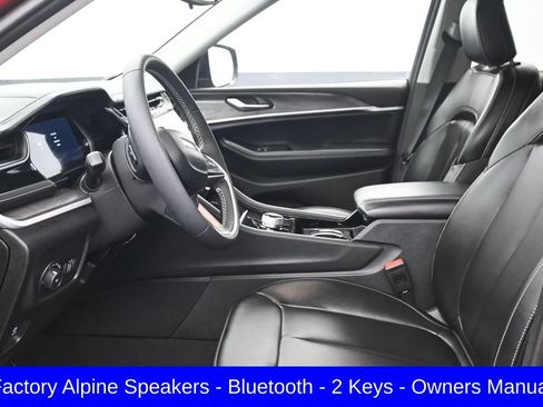 Used 2023 Jeep Grand Cherokee Limited AWD/4WD image 9