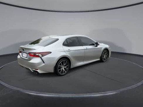 Used 2024 Toyota Camry SE FWD image 8