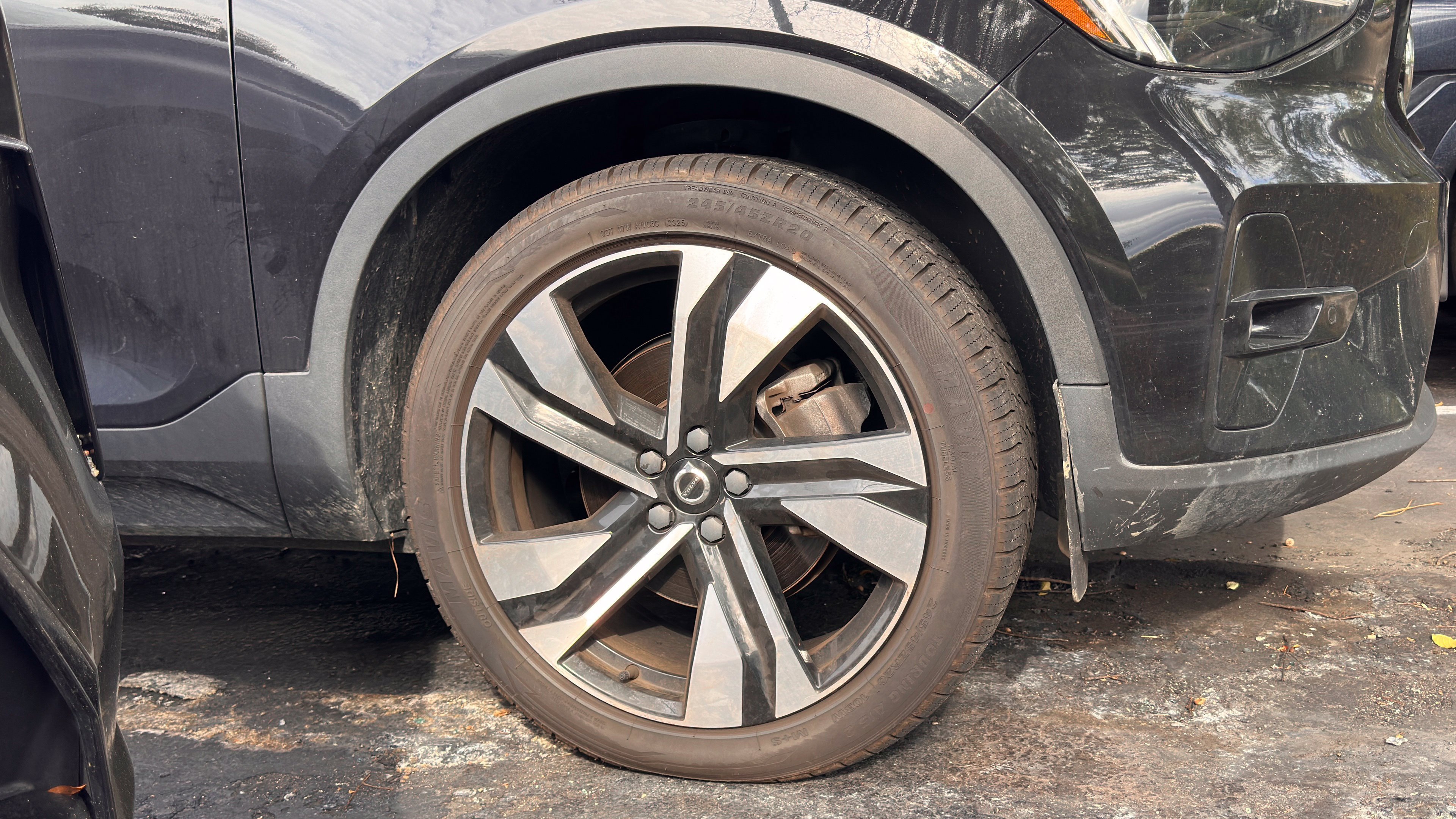 Used 2023 Volvo XC40 B4 Plus w/ Protection Package Premier FWD image 8