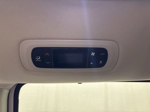 Used 2019 Chrysler Pacifica Touring-L FWD image 14