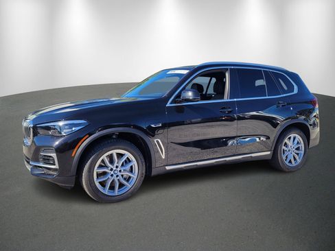 Used 2023 BMW X5 xDrive45e w/ Parking Assistance Package image 3