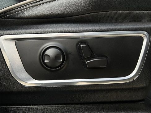 Used 2025 RAM 1500 Laramie image 32