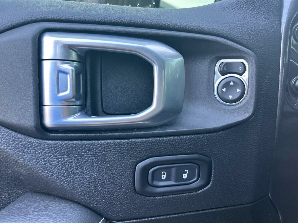 Used 2022 Jeep Wrangler Unlimited Sahara w/ LED Lighting Group AWD/4WD image 37