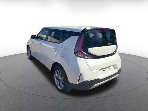 Used 2025 Kia Soul LX w/ LX Technology Package FWD image 10
