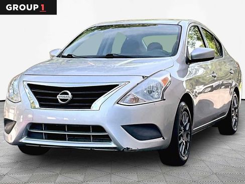 Used 2015 Nissan Versa SV FWD image 1
