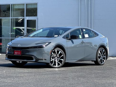 New 2026 Toyota Prius Plug-In Hybrid FWD image 2