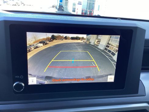 Used 2025 Toyota Tacoma SR5 image 17