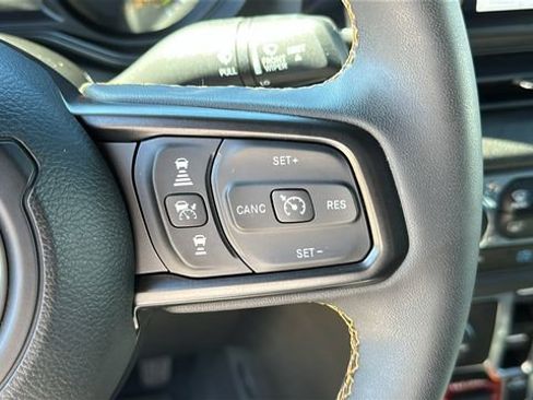 Used 2024 Jeep Wrangler Unlimited image 15