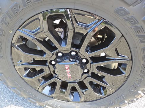 Used 2025 GMC Sierra 2500 AT4X AWD/4WD image 16
