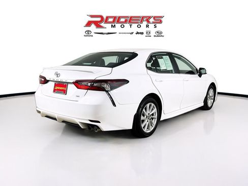 Used 2024 Toyota Camry SE FWD image 13