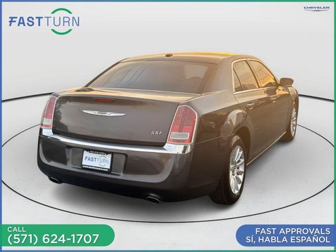 Used 2014 Chrysler 300 w/ Driver Convenience Group RWD image 9