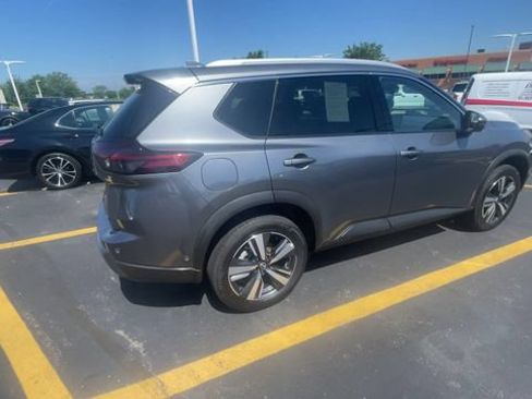 Used 2026 Nissan Rogue SL FWD image 2
