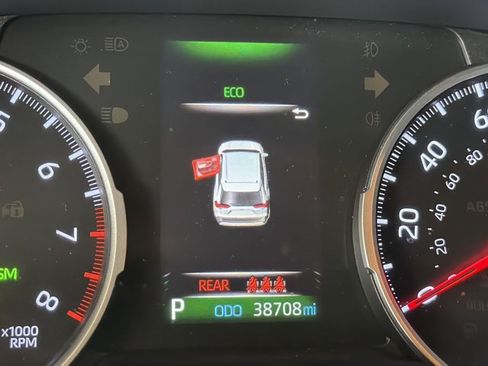 Used 2019 Toyota RAV4 XLE Premium FWD image 18