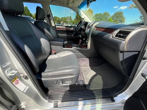 Used 2015 Lexus GX 460 image 35