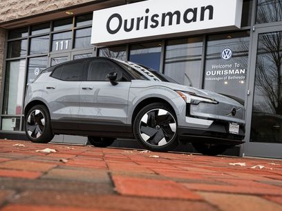 New 2025 Volvo EX30 Plus w/ Climate Package