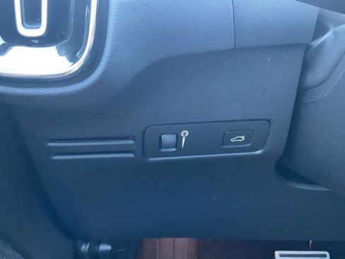 Used 2021 Volvo XC40 P8 Recharge w/ Advanced Package image 21