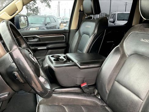 Used 2019 RAM 1500 Laramie AWD/4WD image 18