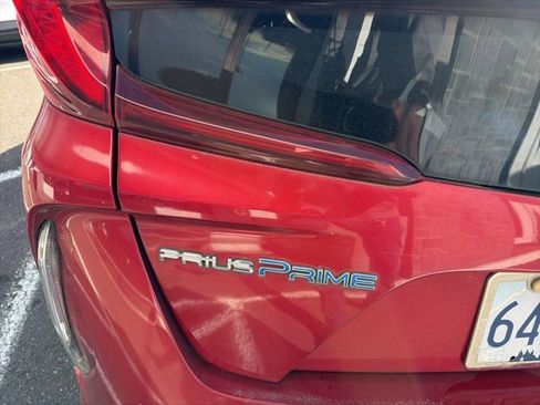 Used 2017 Toyota Prius Prime Advanced image 10