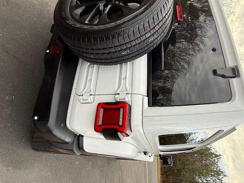 Used 2019 Jeep Wrangler Unlimited Sahara image 39