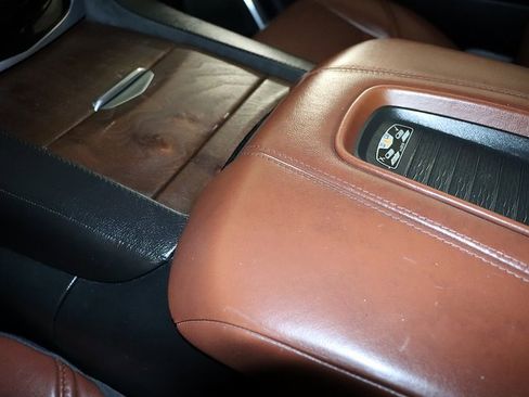 Used 2019 Cadillac Escalade Premium Luxury image 25