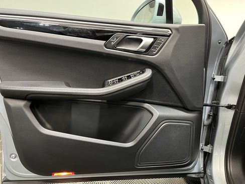 Used 2023 Porsche Macan image 13