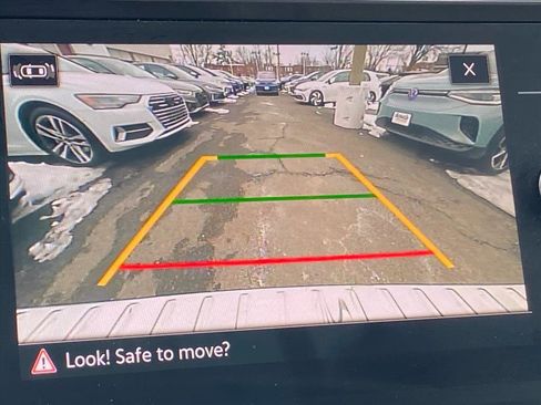 Used 2023 Volkswagen Tiguan SE w/ Panoramic Sunroof Package image 16