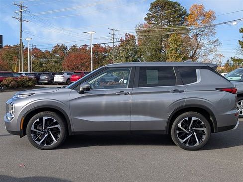 Used 2022 Mitsubishi Outlander SE image 6