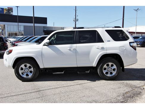 Used 2023 Toyota 4Runner SR5 Premium image 4