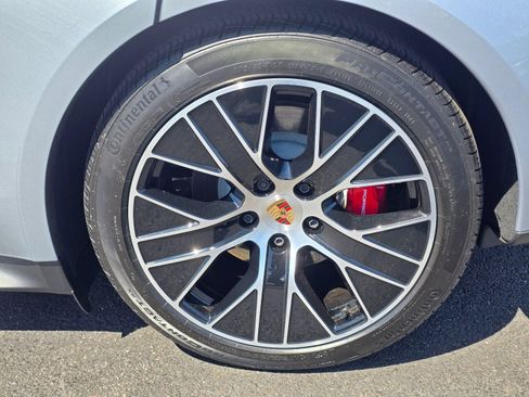 Used 2025 Porsche Taycan 4S AWD/4WD image 19