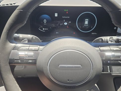 Used 2025 Hyundai Kona Limited AWD/4WD image 17