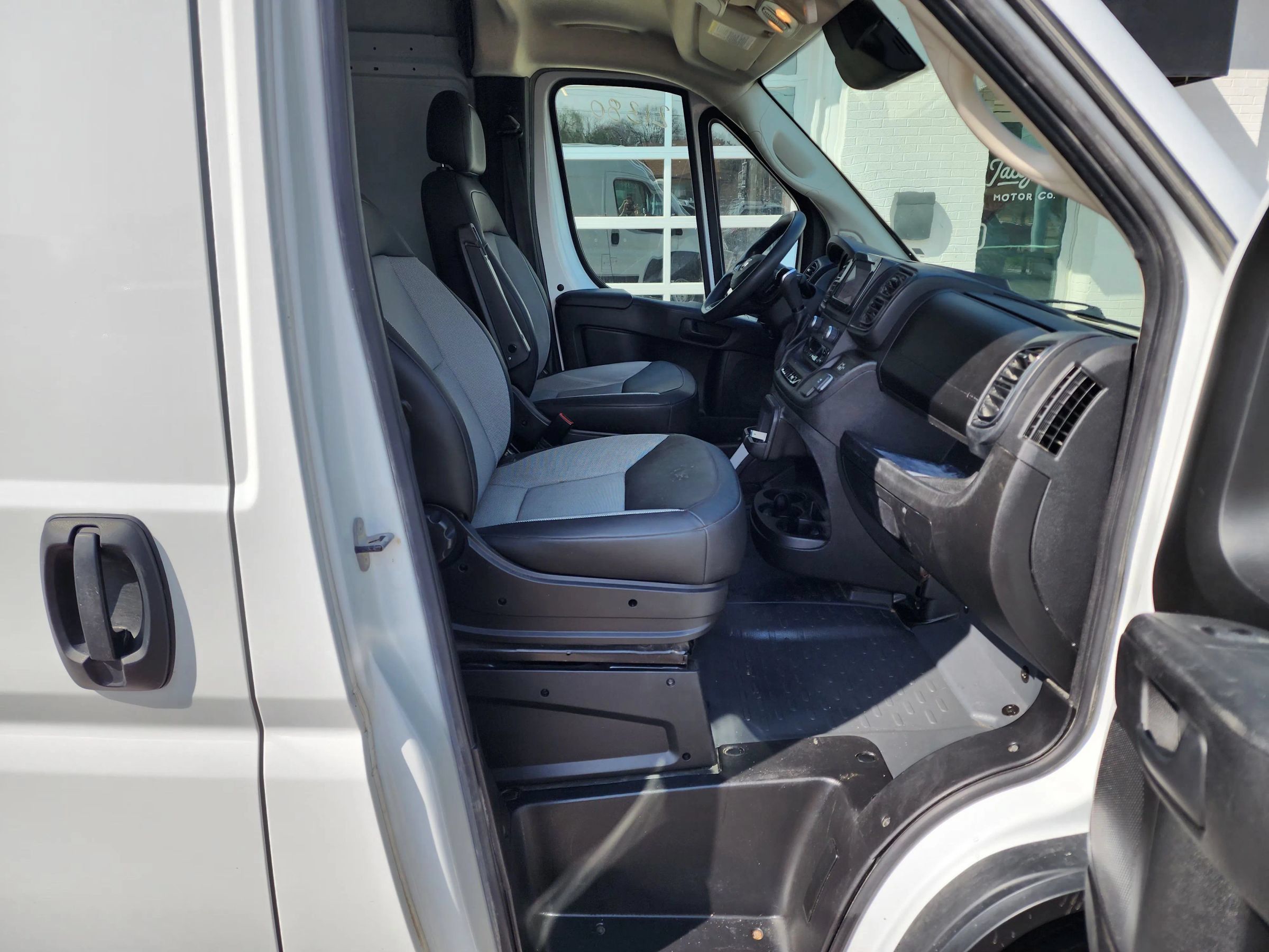 Used 2025 RAM ProMaster 2500 w/ Convenience Group FWD image 27