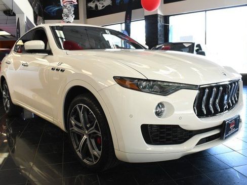 Used 2023 Maserati Levante GT AWD/4WD image 3