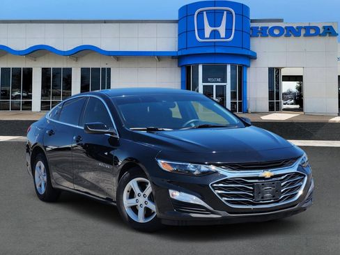 Used 2025 Chevrolet Malibu LS w/ Driver Confidence Package FWD image 1