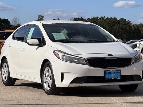 Used 2017 Kia Forte LX image 7