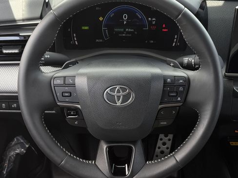 Used 2025 Toyota Camry SE image 15