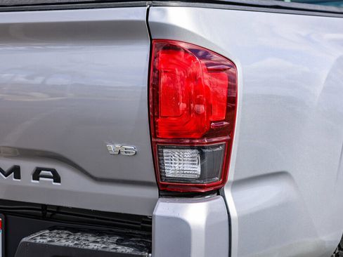 Used 2018 Toyota Tacoma SR image 23