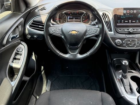 Used 2018 Chevrolet Malibu LT FWD image 16