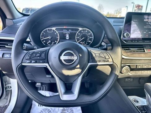 Used 2025 Nissan Altima 2.5 SV image 23
