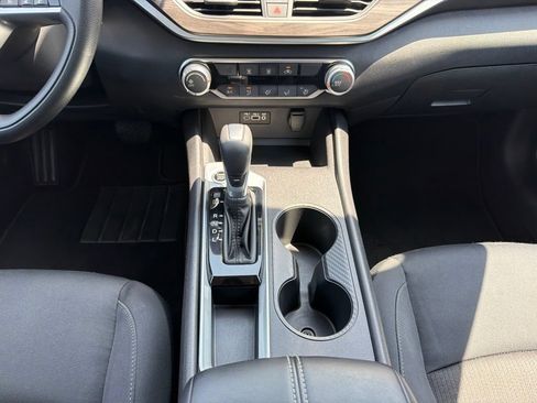 Used 2025 Nissan Altima 2.5 SV FWD image 27