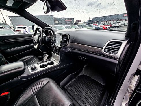 Used 2020 Jeep Grand Cherokee SRT image 15